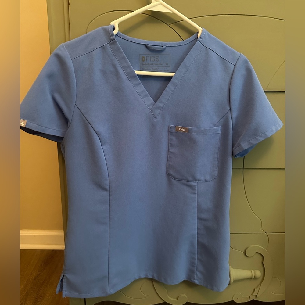 Scrub top